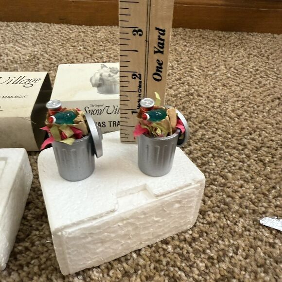 Lot Of 3 Dept 56 Set Trash Cans. Fire Hydrant And Mailbox, And Set Of Stop Signs - Picture 13 of 13